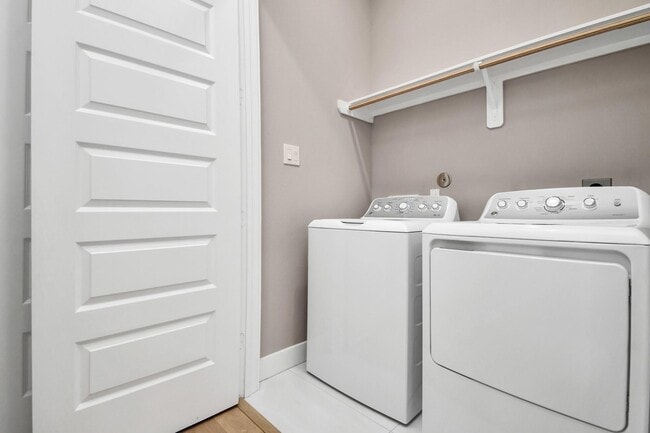 Building Photo - 304 Chobani Ln