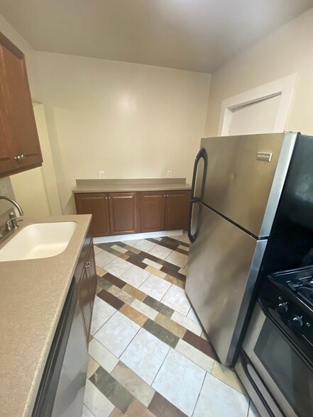 Building Photo - 3009 Ellwood Ave