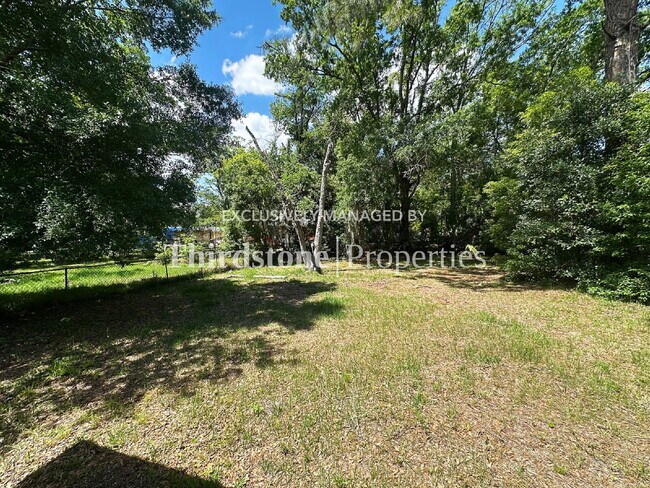 Building Photo - 5638 Vernon Rd