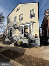 Building Photo - 804 Princess Anne St