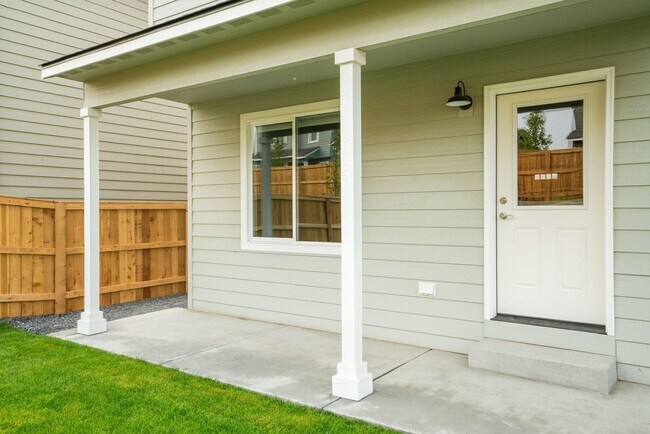 Building Photo - Fantastic 3-Bed, 2.5 Bath with 2-car garage!