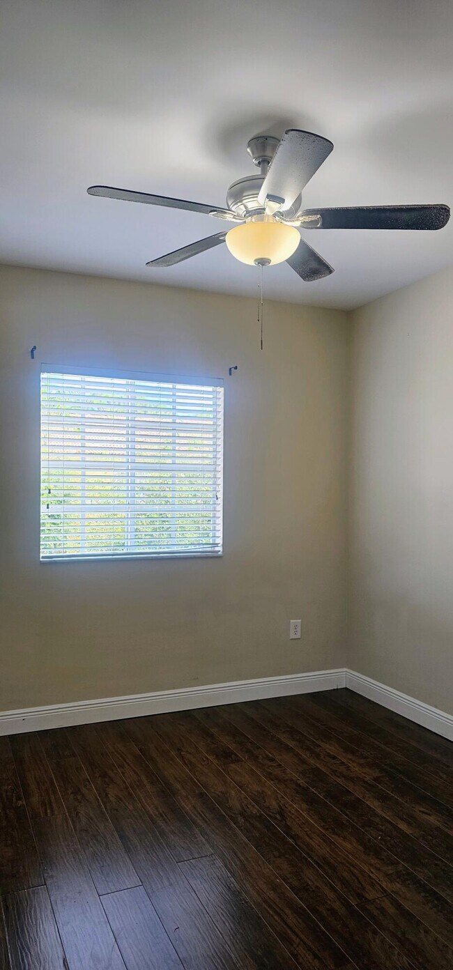Building Photo - 5032 SE Mariner Garden Cir