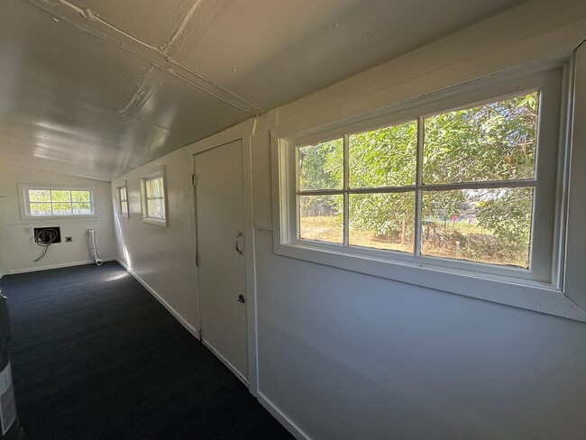 Building Photo - Remodeled 2 bedroom home in Myrtle Creek