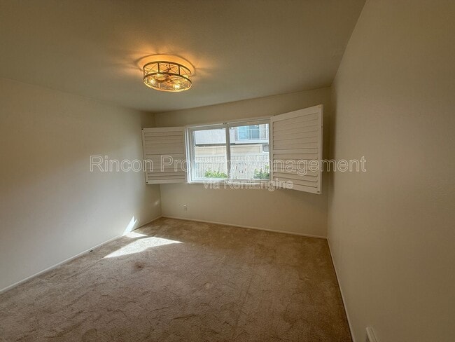 Building Photo - 236 E Surfside Dr