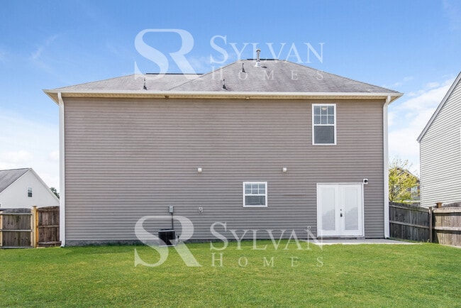 Building Photo - Gorgeous 4-bedroom, 2.5-bathroom house