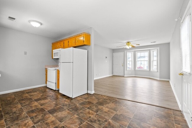 Building Photo - 1042 Shadow Ridge Ave