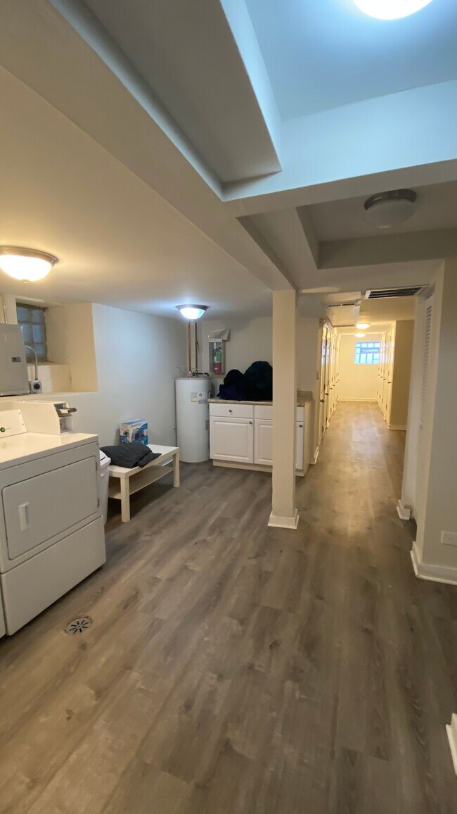 Laundry room - 1475 W Huron St