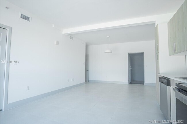 Building Photo - 519 SW 5th Ave