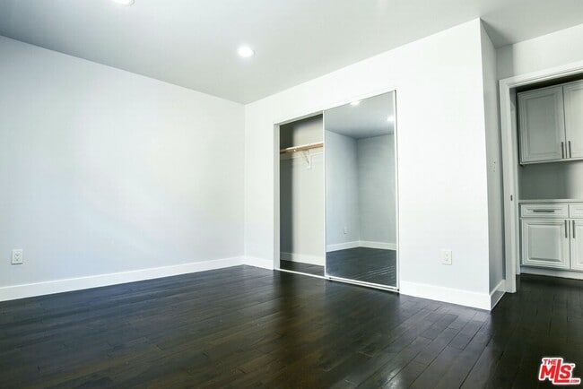 Building Photo - 2114 S Ridgeley Dr