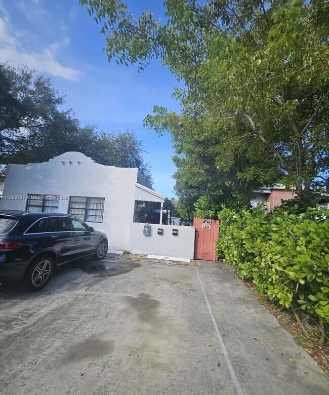 Building Photo - 1008 N 18th Ct