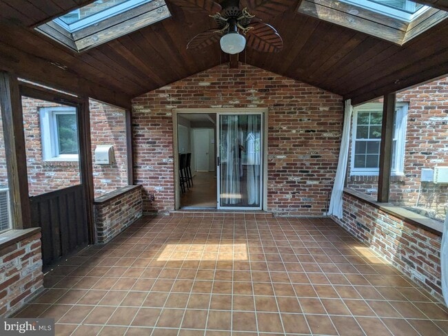 Building Photo - 8263 Toll House Rd