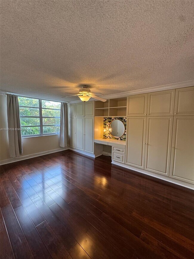 Building Photo - 2 bedroom in Aventura FL 33160