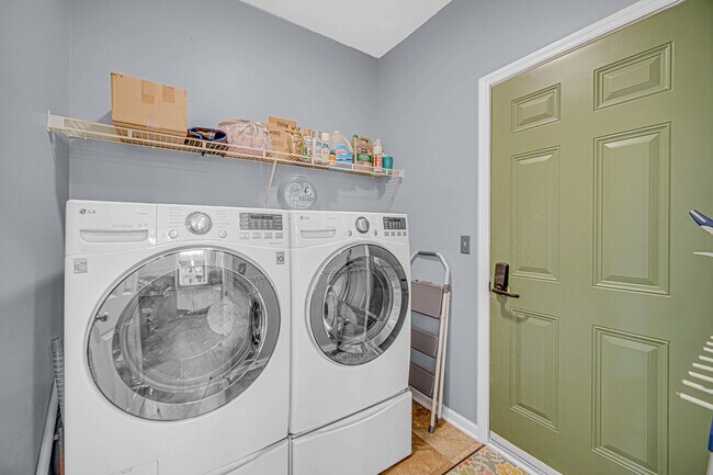 Building Photo - 436 W Parkside Dr