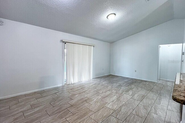 Building Photo - 10 York Ct