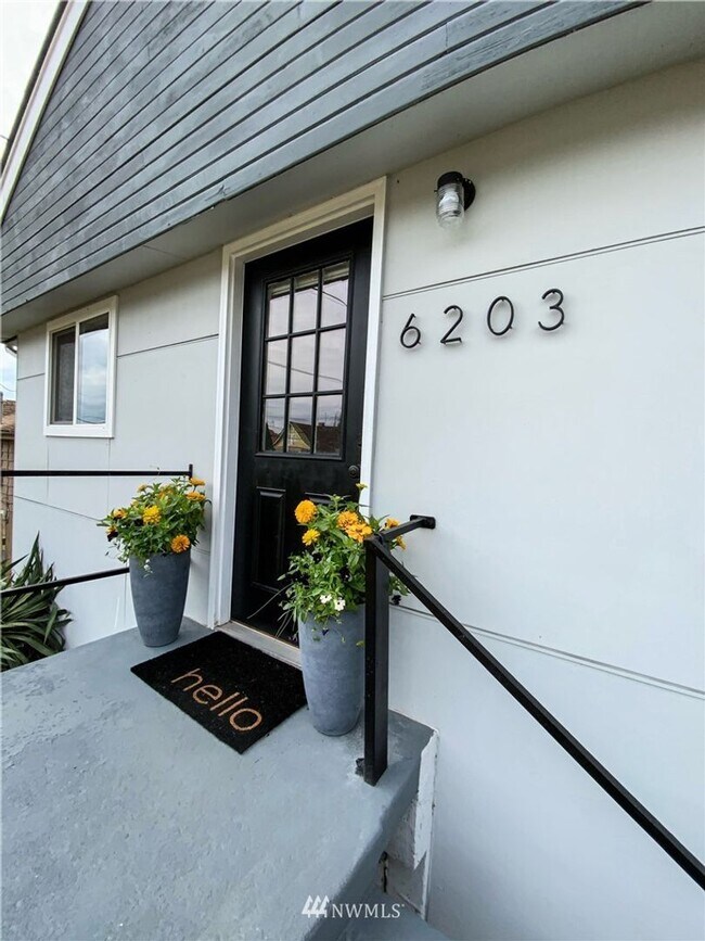 Building Photo - Charming 2 Bed 1 Bath in Hillman City!