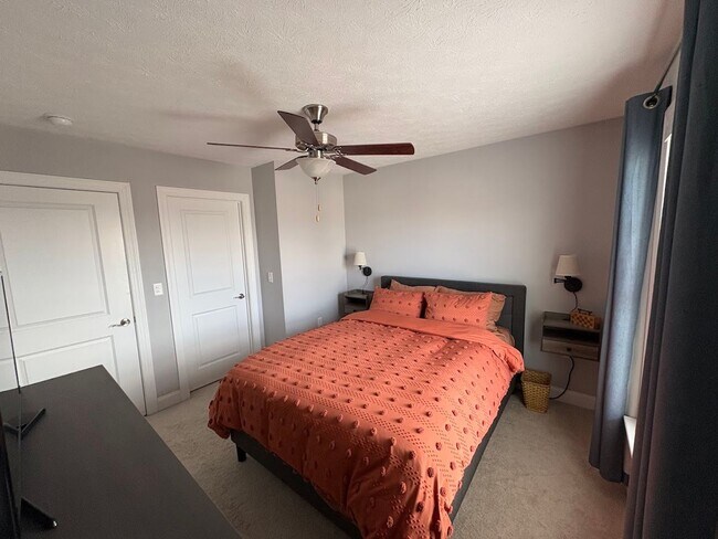 Building Photo - Townhouse for Rent in Spring Oaks!