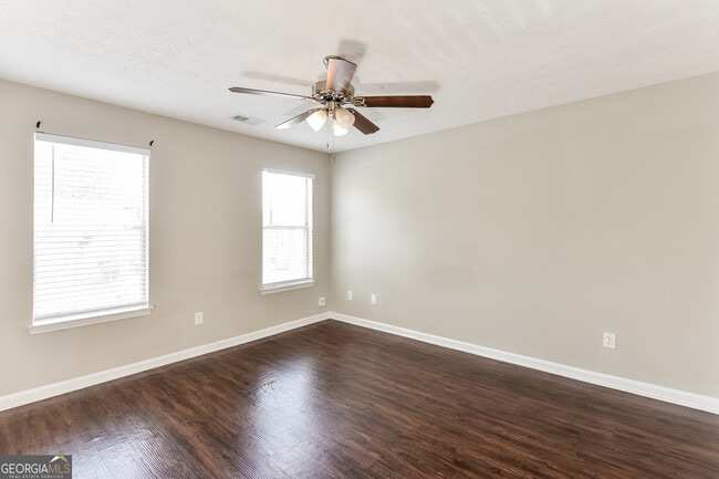 Building Photo - 5963 Sherwood Trace