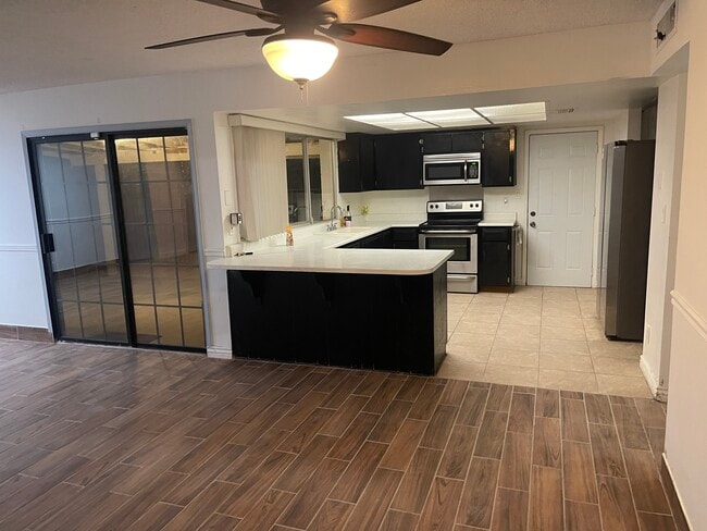 Building Photo - 3019 West Myrtle Ave