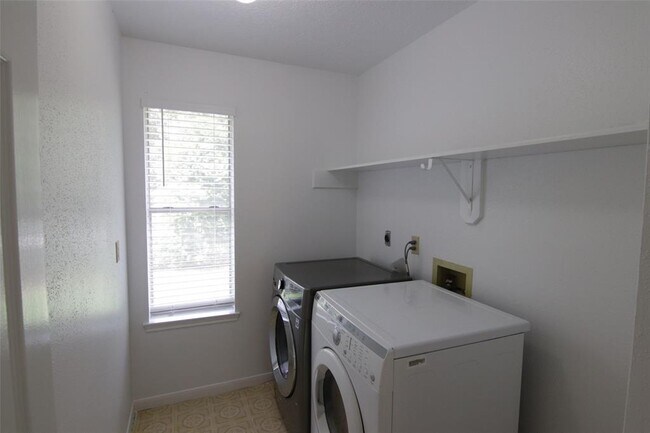 Building Photo - 1238 Manchester Cir