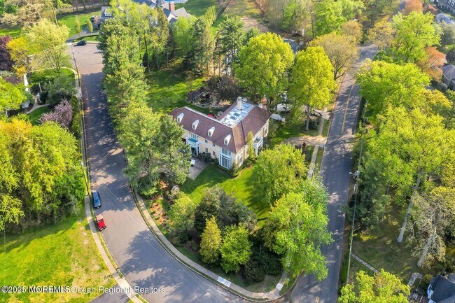 Building Photo - 758 Roseld Ave