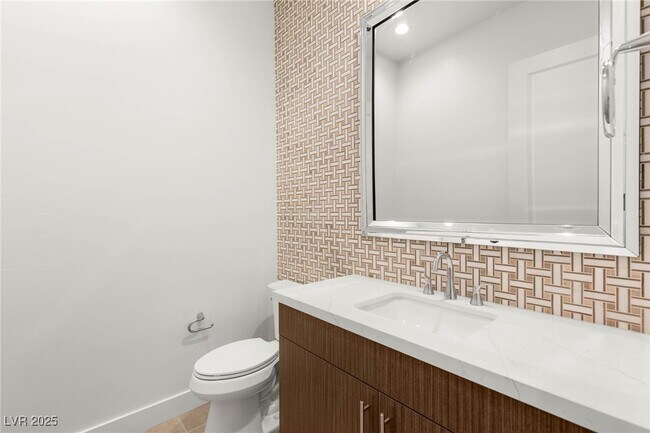 Building Photo - 10793 Vista Altura Ave