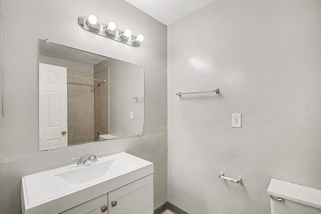 Interior Photo - Clinton1600