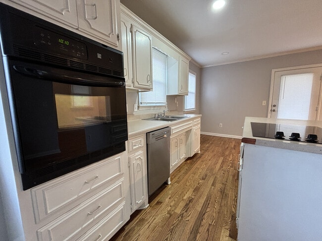 Building Photo - 2039 W Jefferson Pike