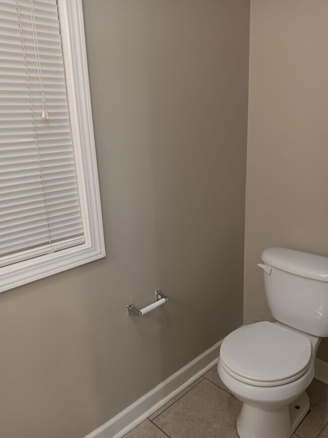 Building Photo - 3 Bedroom/2.5 Bath in Countryview Village