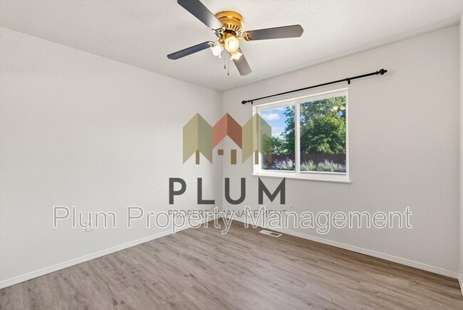 Building Photo - 5449 Golf Dr