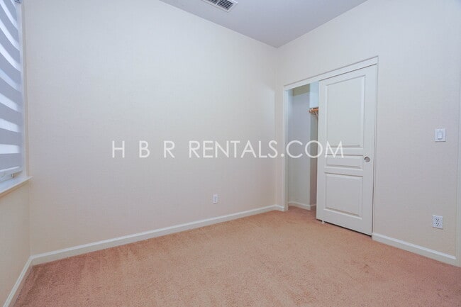 Building Photo - Cambridge Place - Charming 3-Bedroom with ...