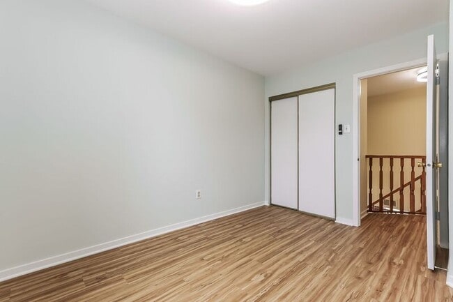 Building Photo - 1515 Russett Dr