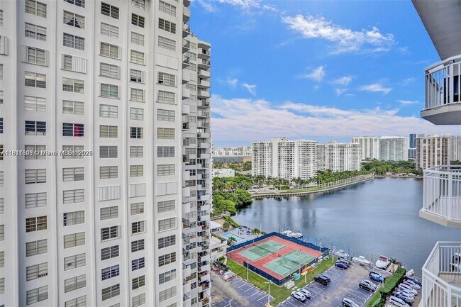 Building Photo - 18051 Biscayne Blvd
