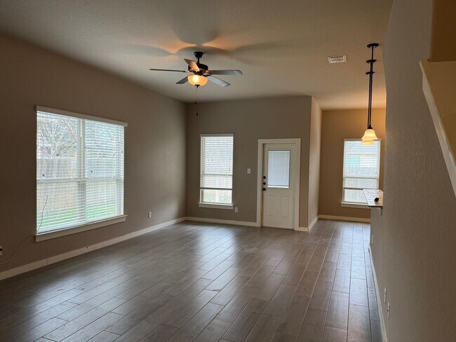 Building Photo - 2249 Avery Village