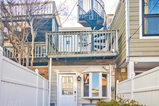 Building Photo - 1435 Covington St