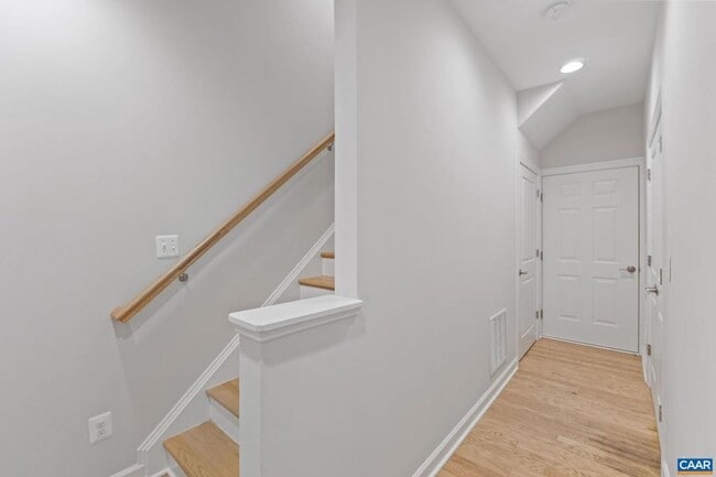 Building Photo - 4 Bedroom 3.5 Bathroom Townhouse with 2 Car Garage - Brownsville Elementary School District