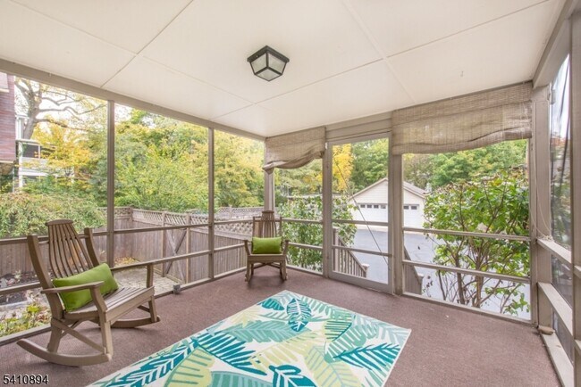 Building Photo - 267 Park St