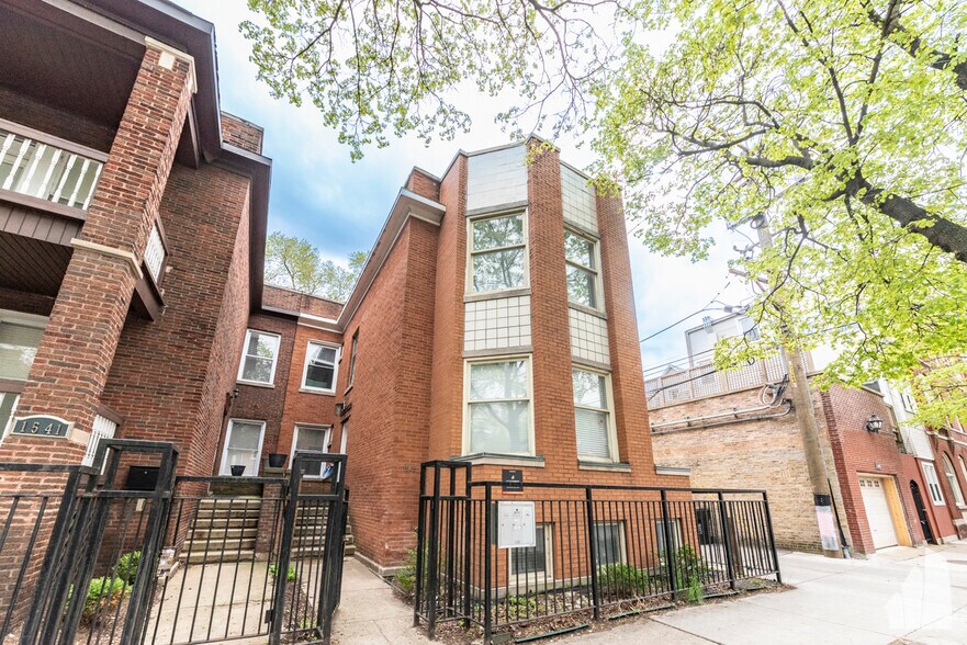 Building Photo - 1545 W Addison St