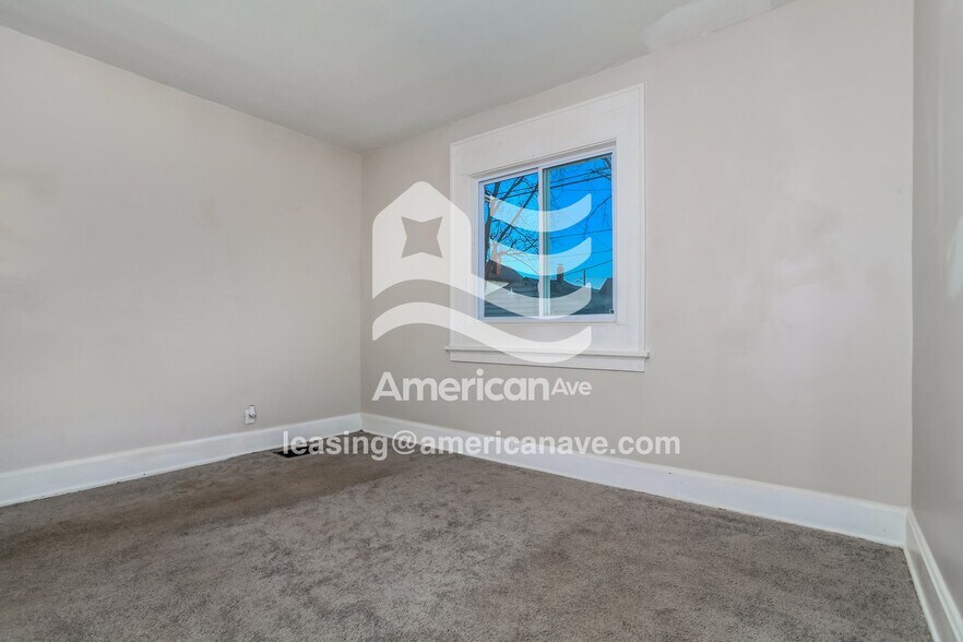 Building Photo - 2420 Freeman Ave