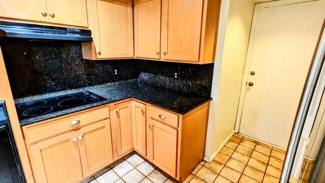 Building Photo - 7720 S Lakewood Ave