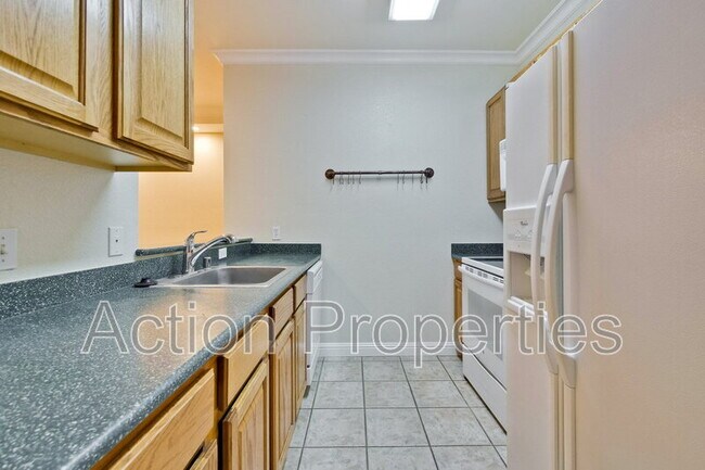 Building Photo - 2255 Showers Dr