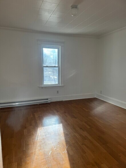 Building Photo - 21 Miller St