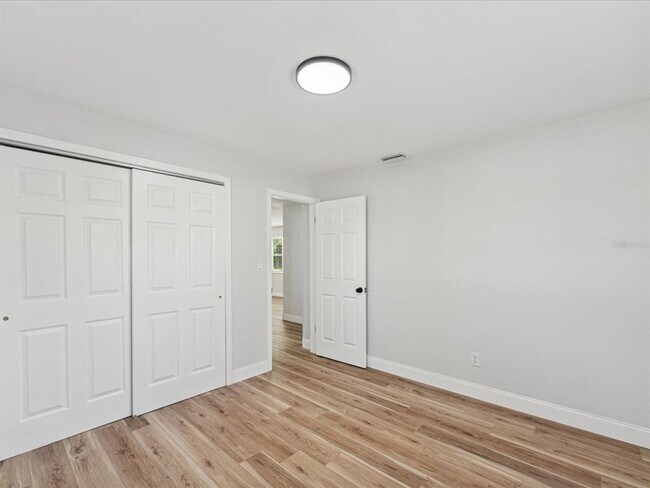 Building Photo - 5425 Waters Edge Dr