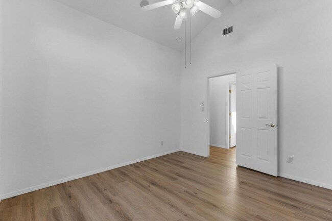 Building Photo - 9512 Rosas Ave NE