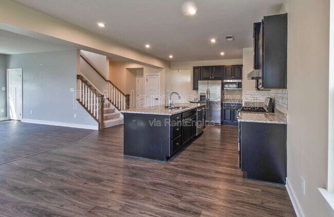 Building Photo - 8225 Spiral Dr