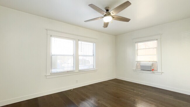Building Photo - 1020 N Kingsley Dr