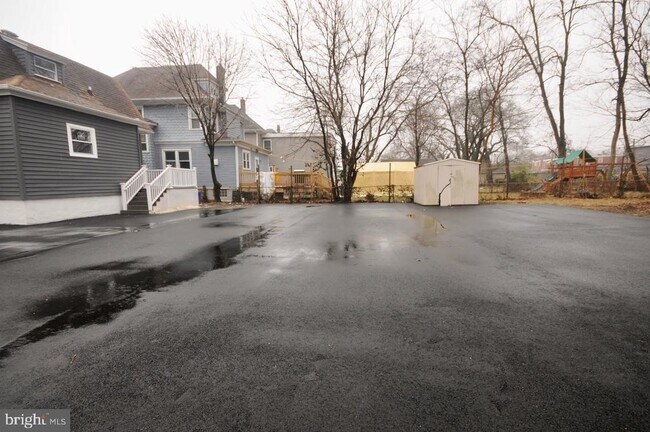 Building Photo - 601 Eldridge Ave