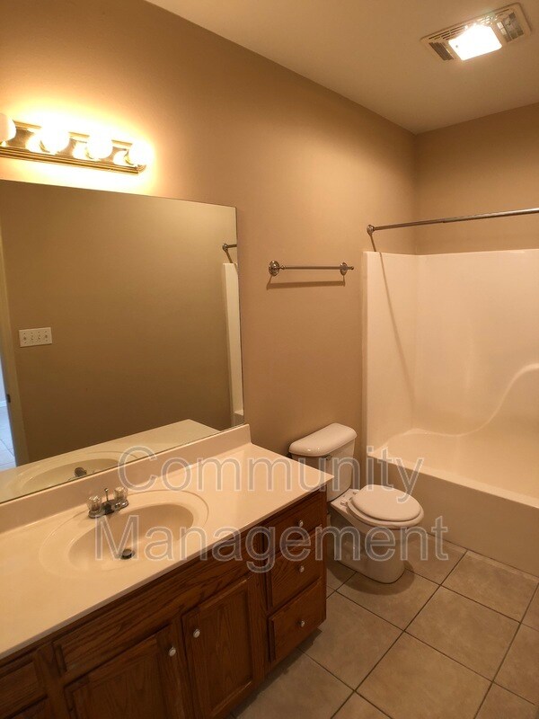 Building Photo - 13424 Lonnie Wascom Dr