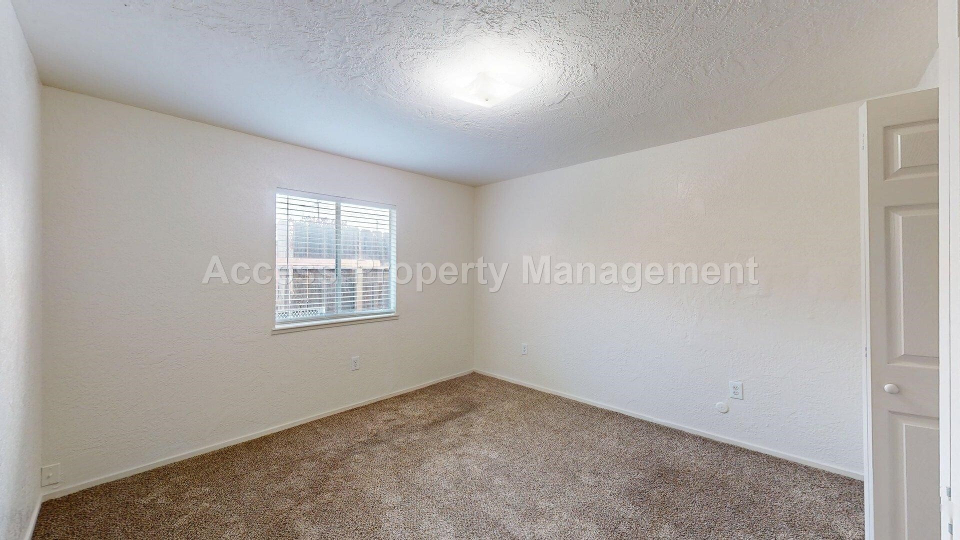 Building Photo - 709 2nd St