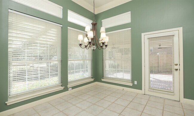 Building Photo - 7502 Holly Ct Estates Dr