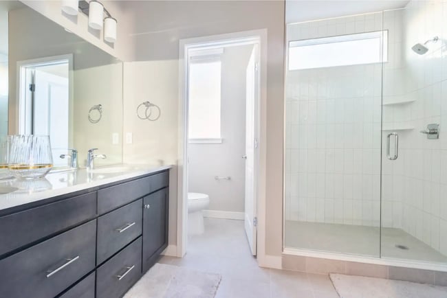 Master bathroom - 6245 Hanover St